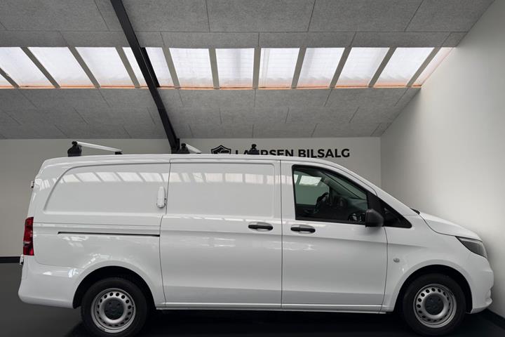 Sort Mercedes Vito 114 fra 2021