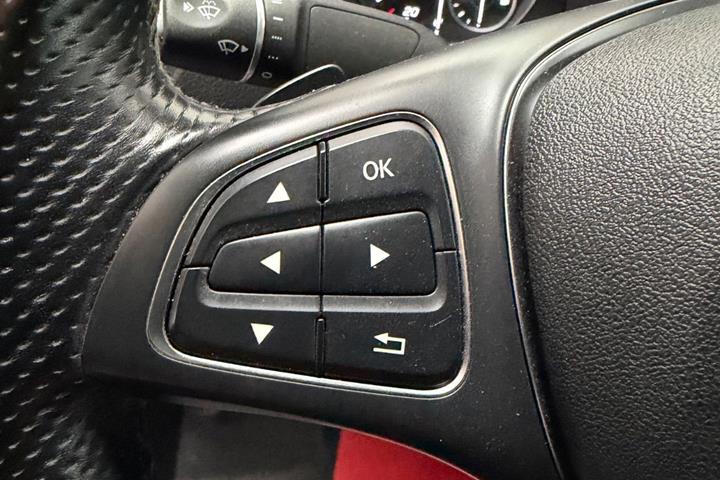 Sort Mercedes Vito 114 fra 2021