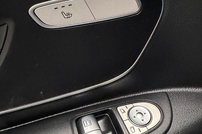 Sort Mercedes Vito 114 fra 2021