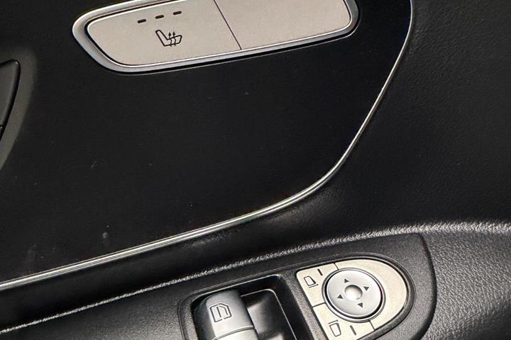 Sort Mercedes Vito 114 fra 2021