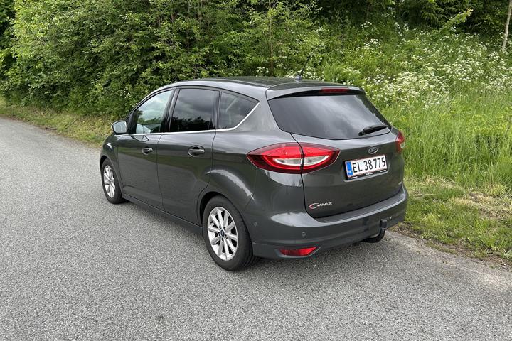 Grå Ford C-MAX fra 2017