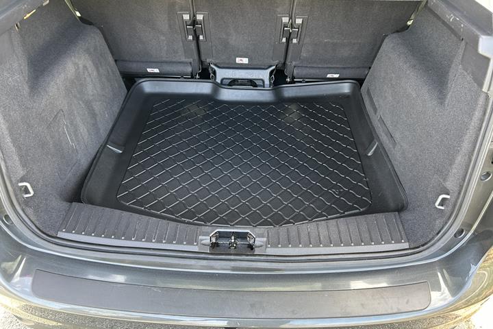 Grå Ford C-MAX fra 2017