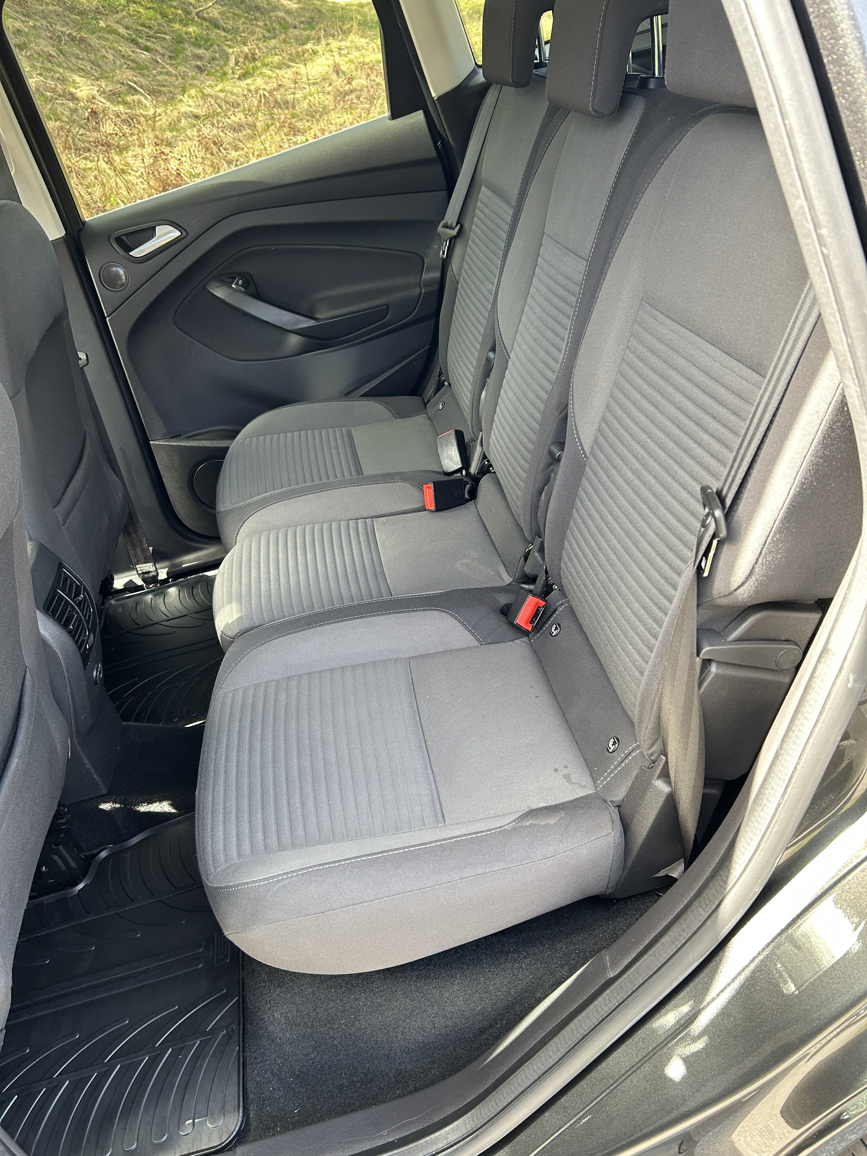 Grå Ford C-MAX fra 2017