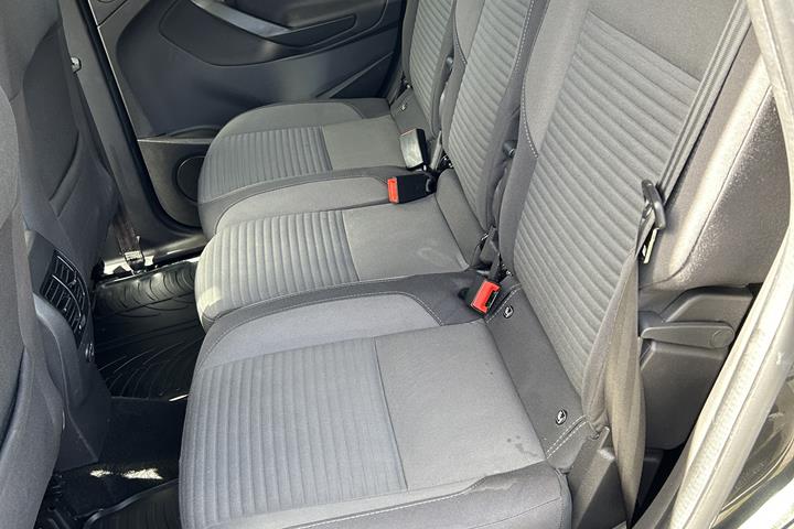 Grå Ford C-MAX fra 2017