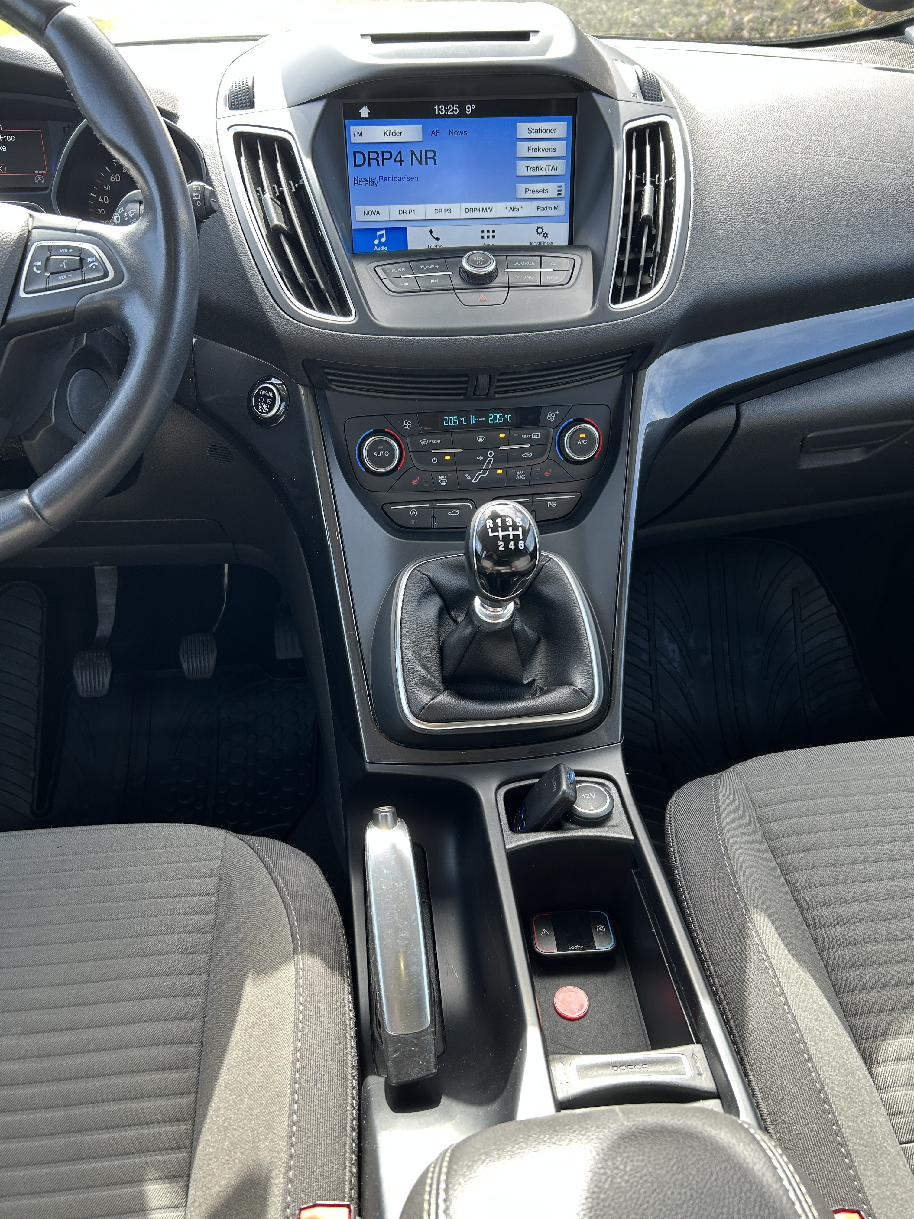 Grå Ford C-MAX fra 2017