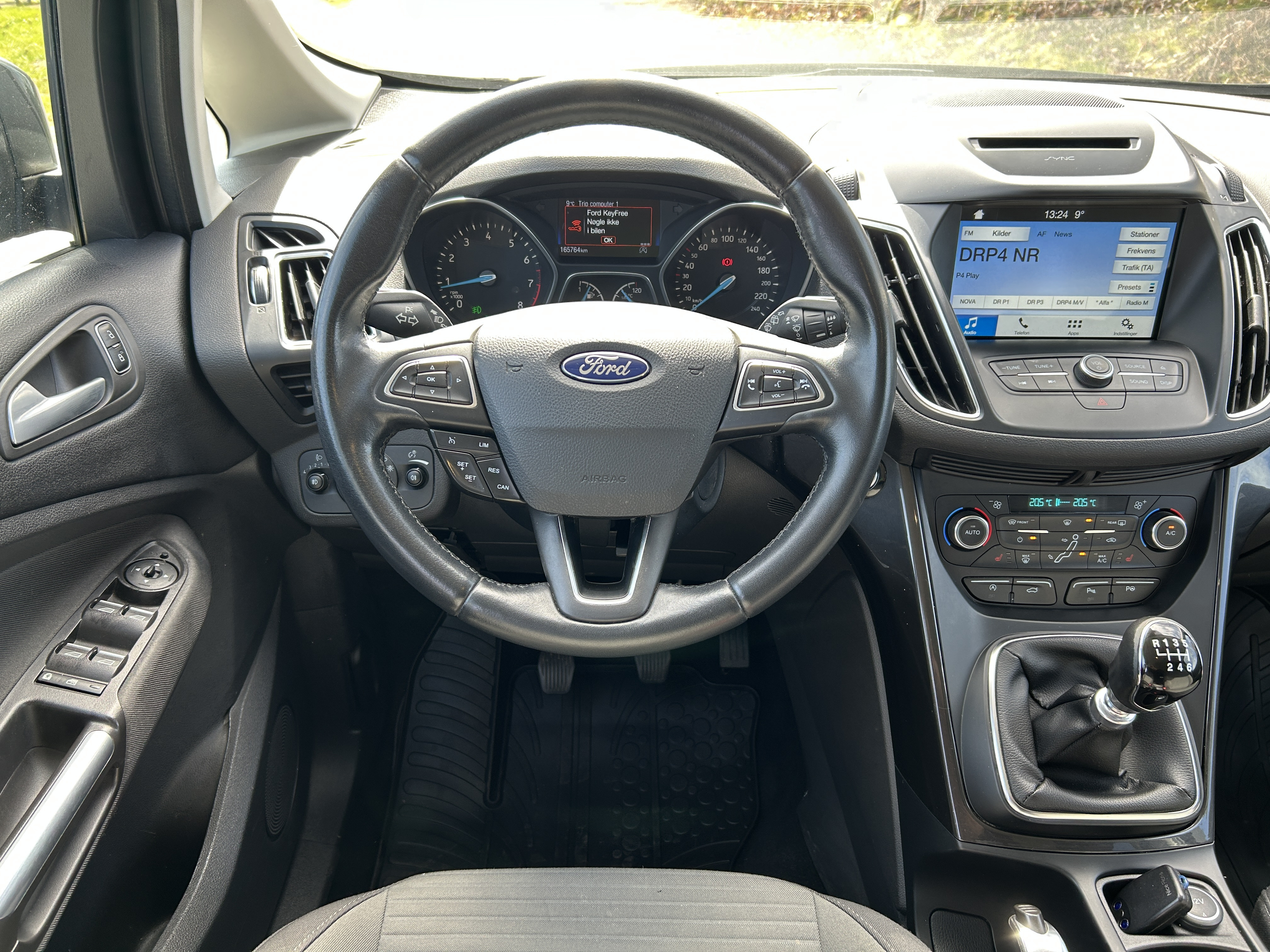 Grå Ford C-MAX fra 2017