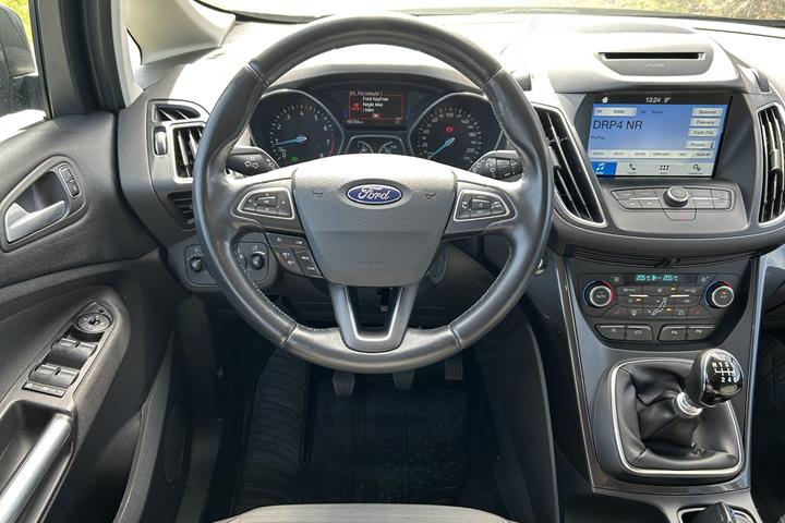 Grå Ford C-MAX fra 2017