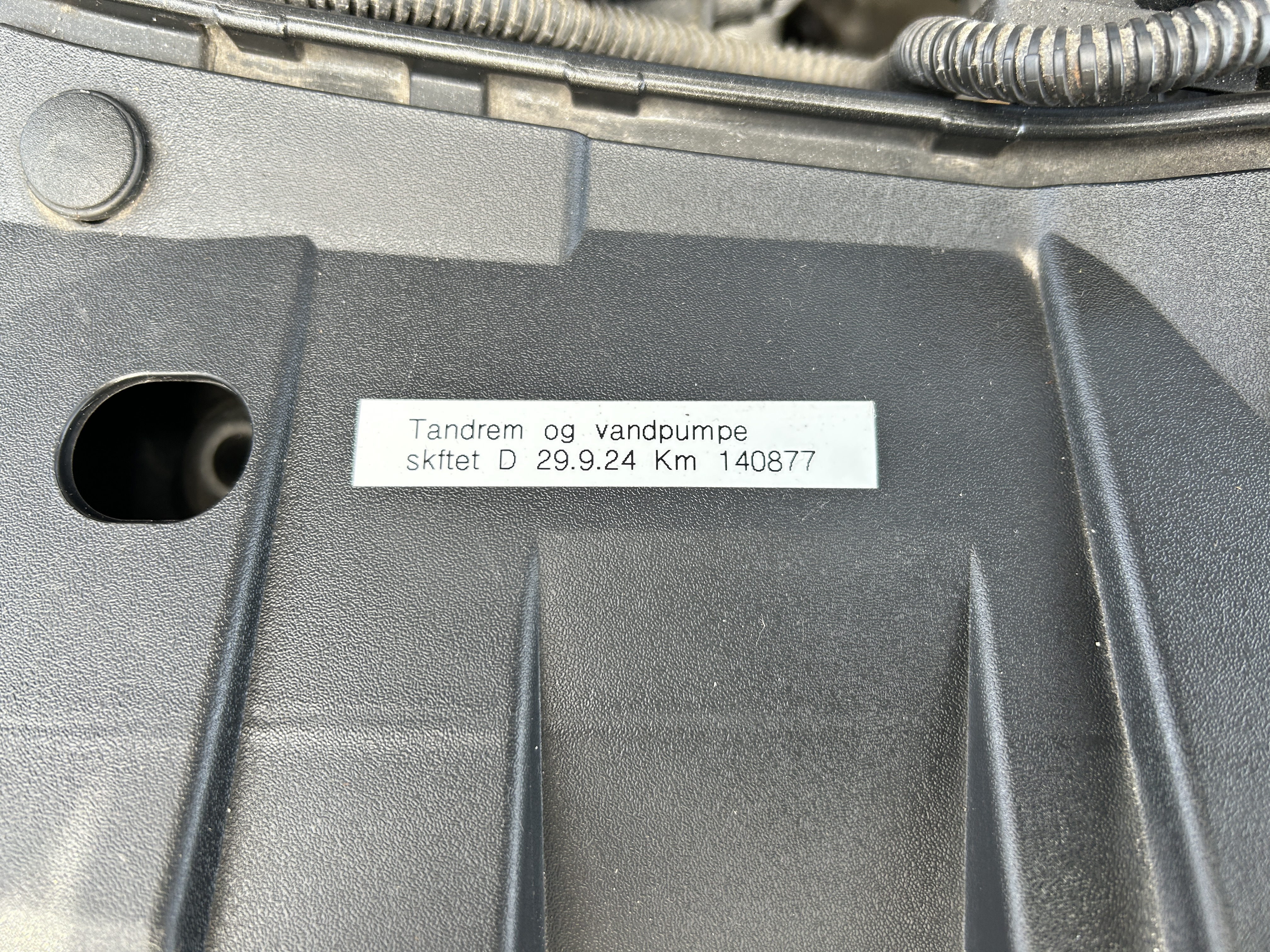 Grå Ford C-MAX fra 2017