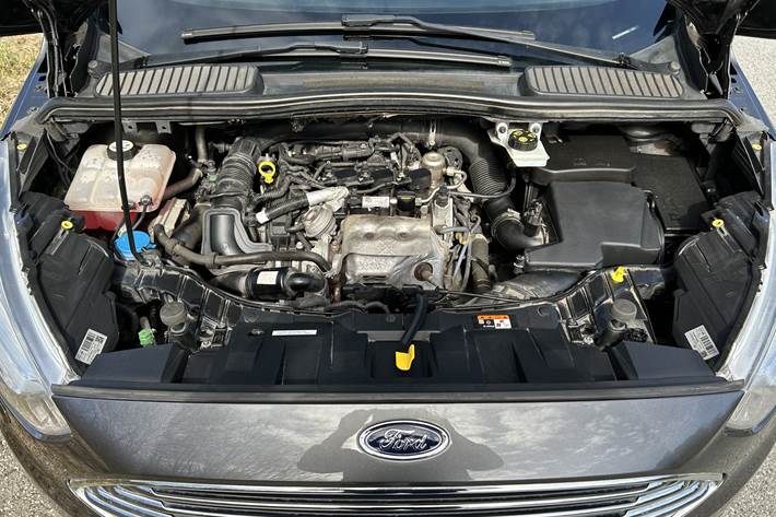 Grå Ford C-MAX fra 2017