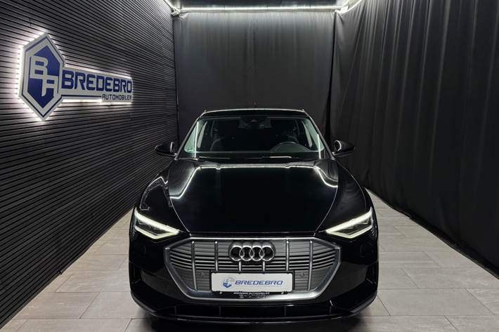 Sort Audi e-tron fra 2023