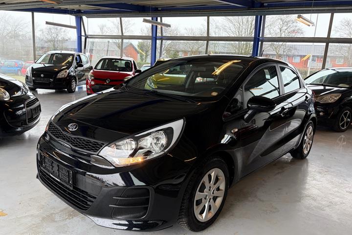 undefined Kia Rio fra 2016 set udefra