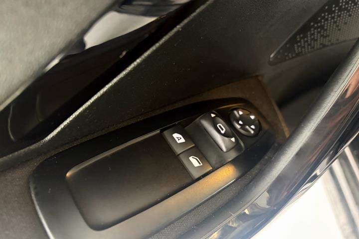undefined Peugeot 208 fra 2014