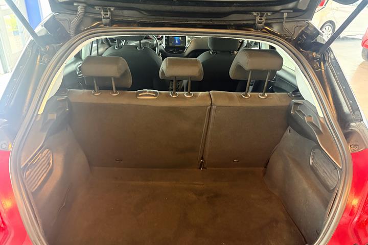undefined Peugeot 208 fra 2014