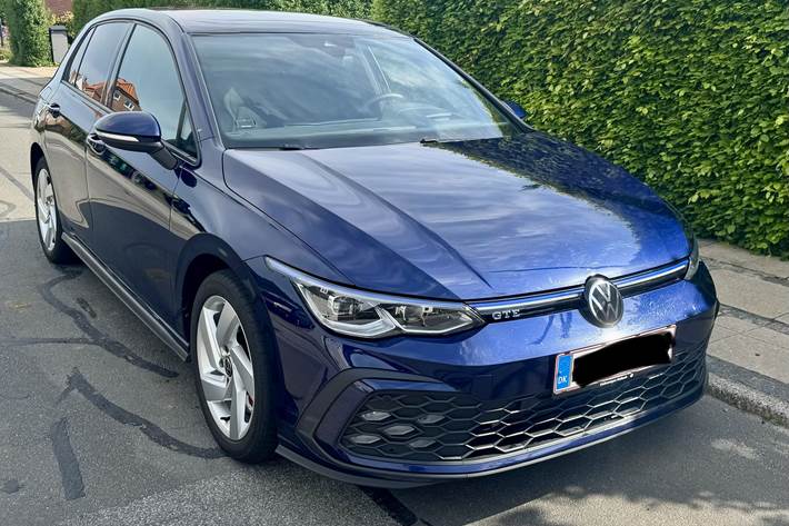 Blå VW Golf fra 2021