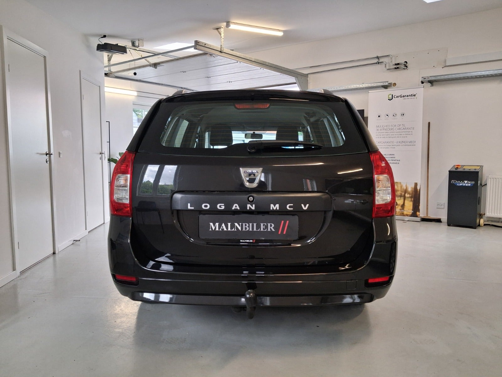 Sort Dacia Logan fra 2015