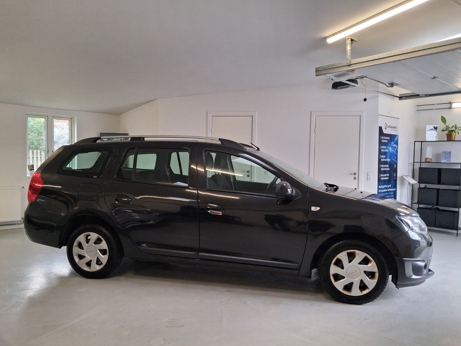 Sort Dacia Logan fra 2015