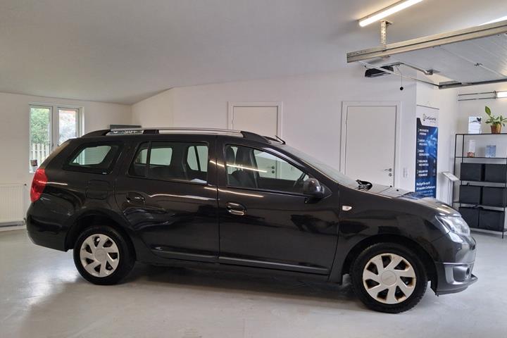 Sort Dacia Logan fra 2015