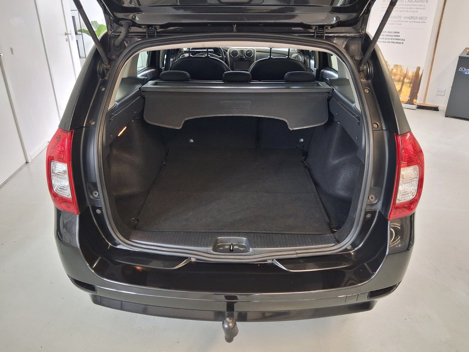 Sort Dacia Logan fra 2015
