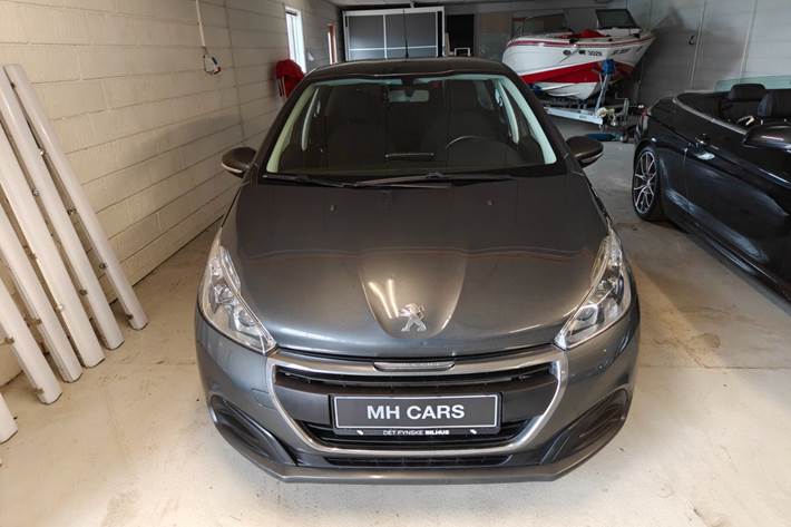 Gul Peugeot 208 fra 2018