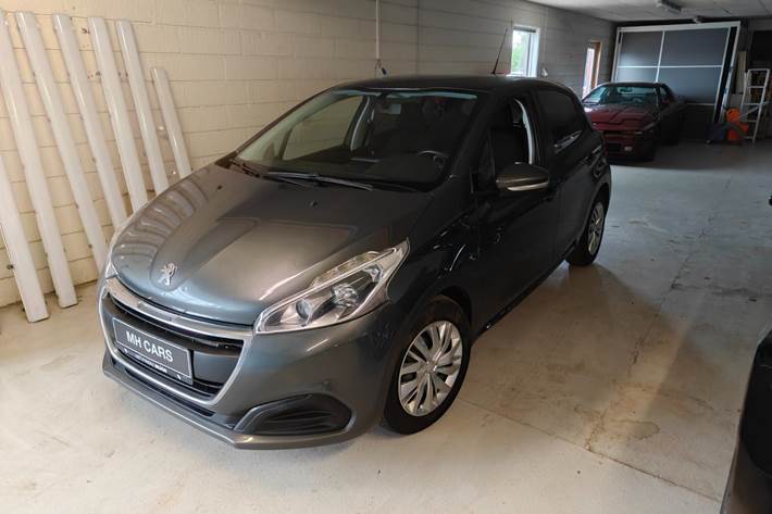 Gul Peugeot 208 fra 2018