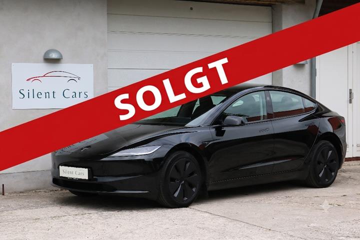 Sort Tesla Model 3 fra 2024