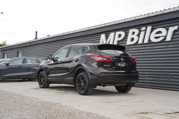 Sort Nissan Qashqai fra 2018