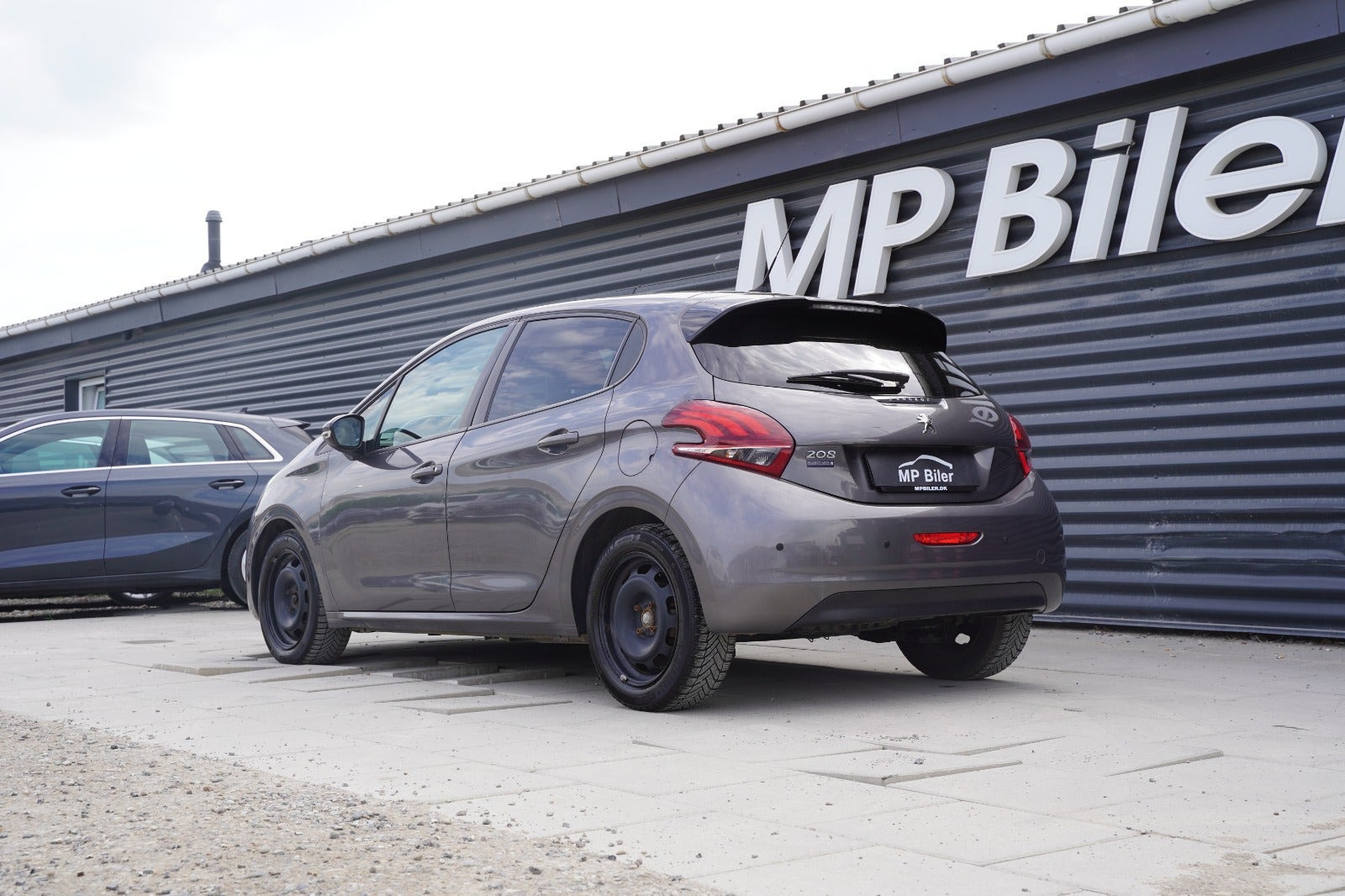 Grå Peugeot 208 fra 2019