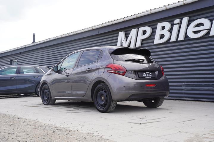 Grå Peugeot 208 fra 2019