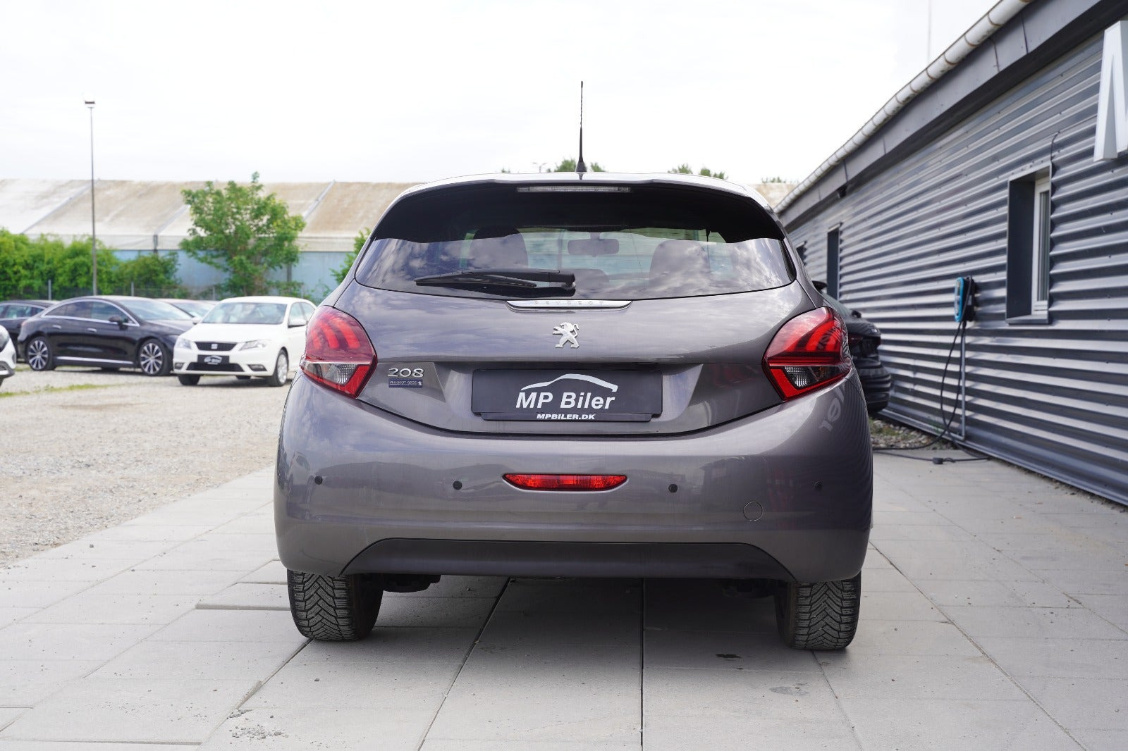 Grå Peugeot 208 fra 2019