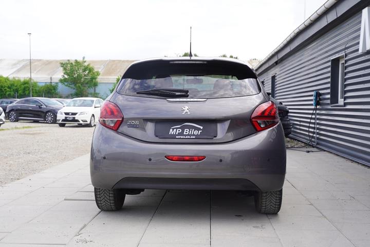 Grå Peugeot 208 fra 2019