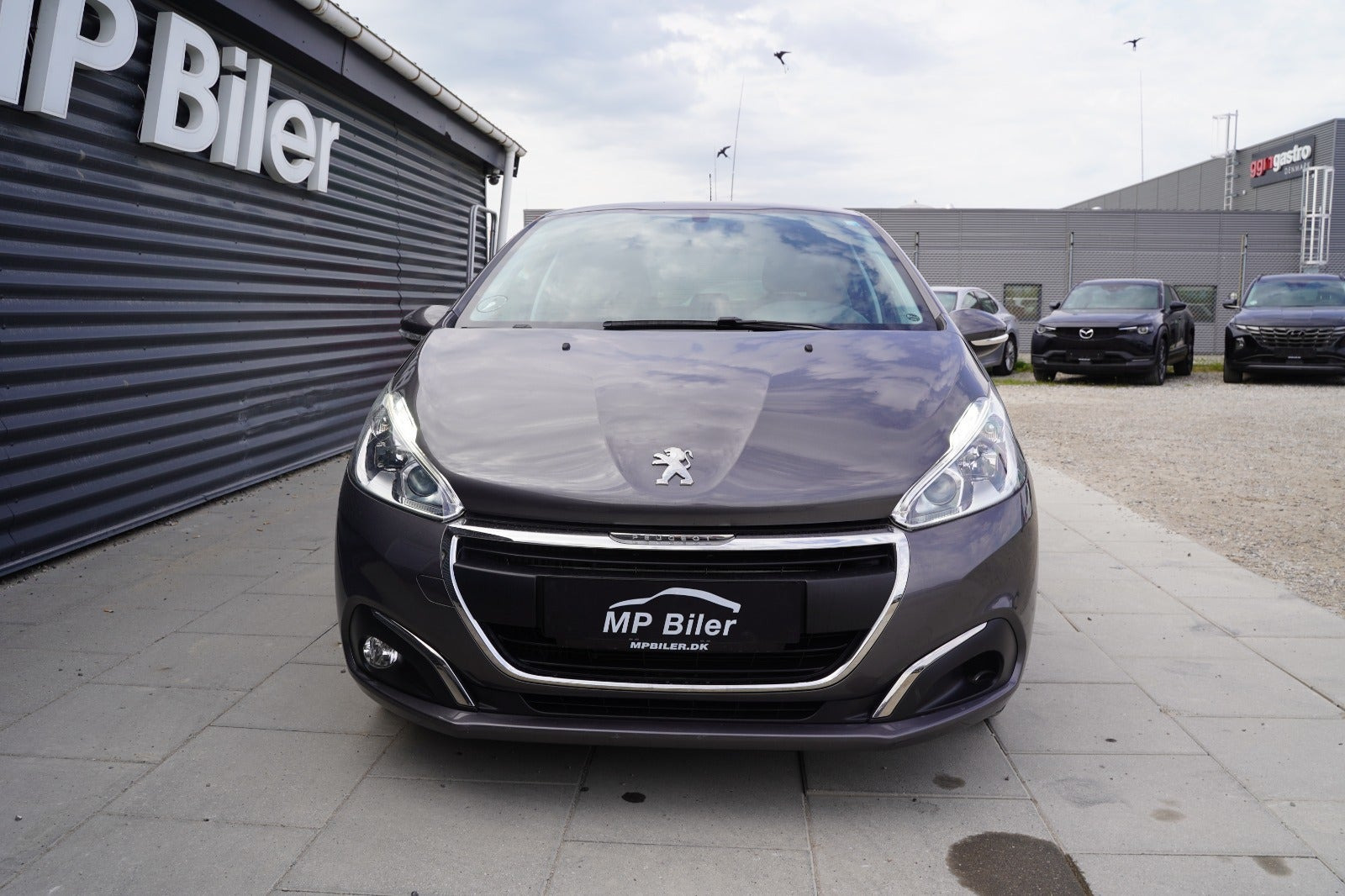 Grå Peugeot 208 fra 2019