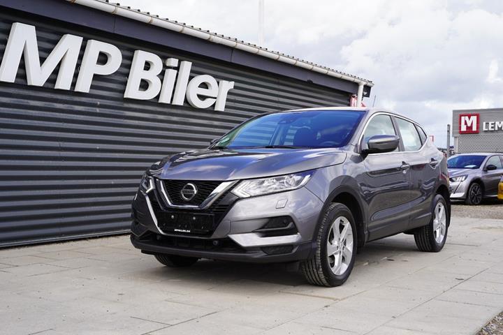 Grå Nissan Qashqai fra 2021 set udefra