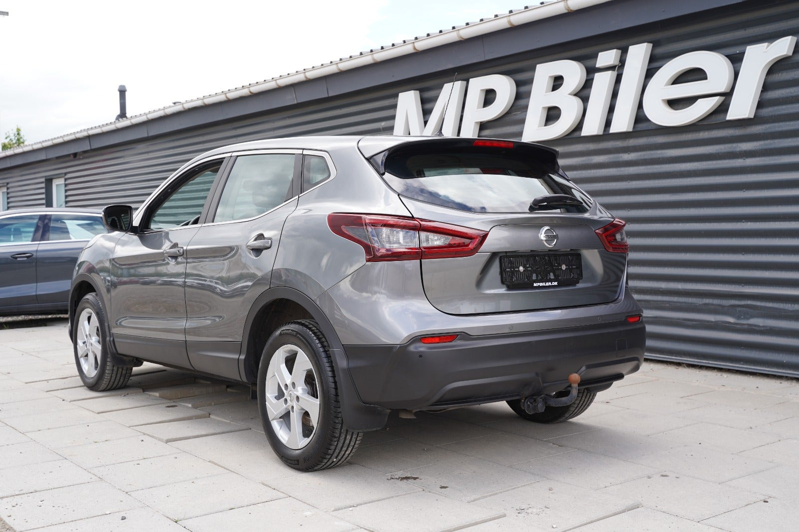 Grå Nissan Qashqai fra 2021