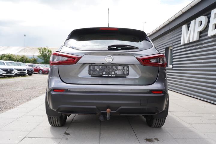 Grå Nissan Qashqai fra 2021