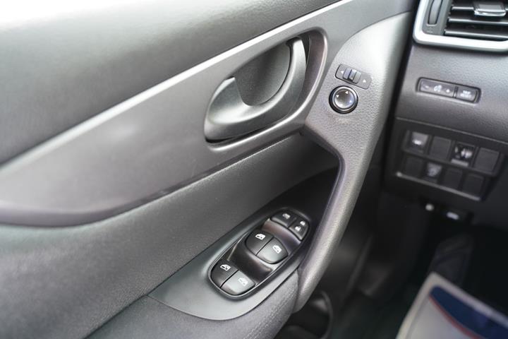 Grå Nissan Qashqai fra 2021