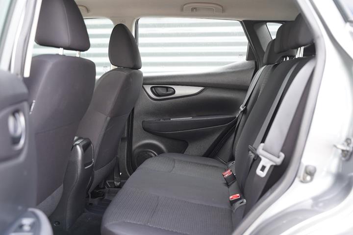 Grå Nissan Qashqai fra 2021