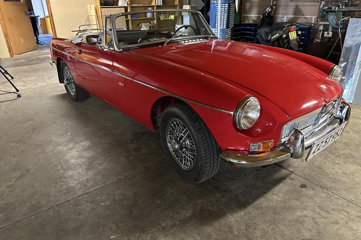 Rød MG B fra 1963