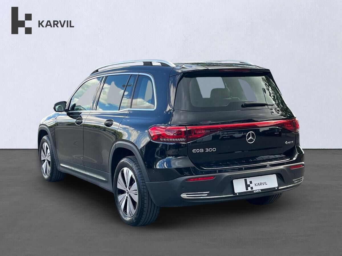 Sort Mercedes EQB300 fra 2022