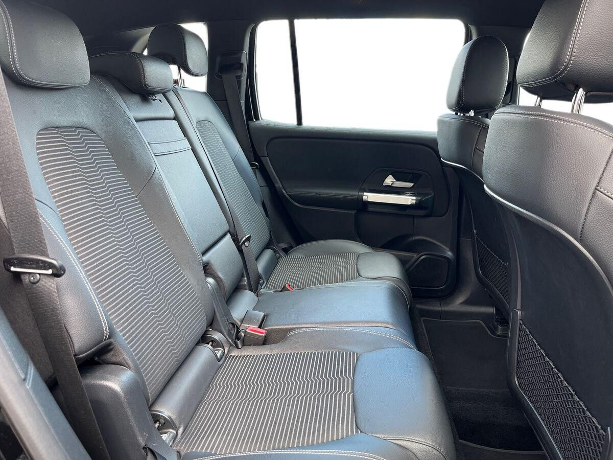 Sort Mercedes EQB300 fra 2022