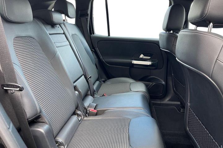 Sort Mercedes EQB300 fra 2022