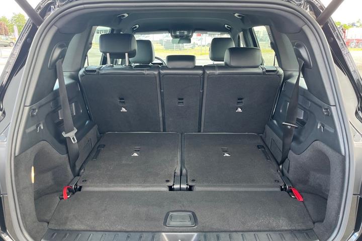 Sort Mercedes EQB300 fra 2022