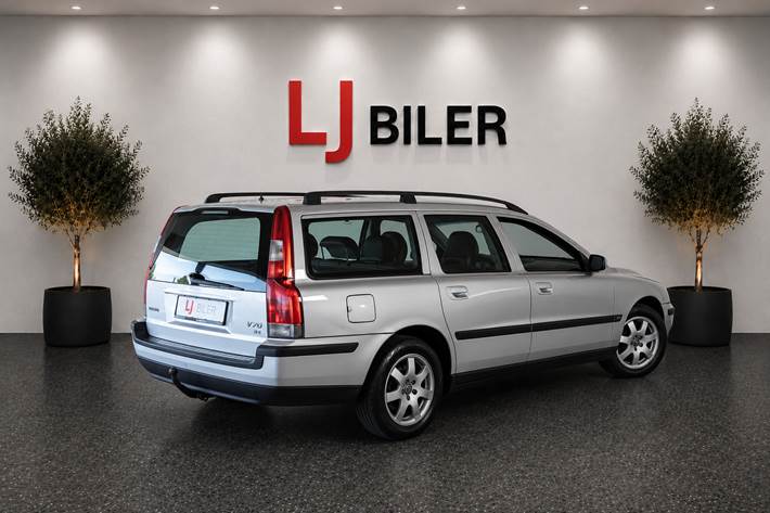 Sølv Volvo V70 fra 2004
