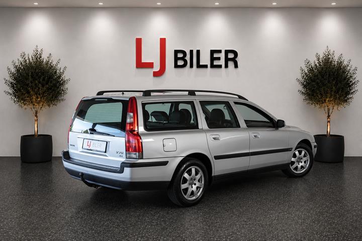 Sølv Volvo V70 fra 2004