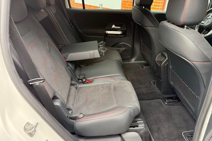 Hvid Mercedes EQB250+ fra 2024