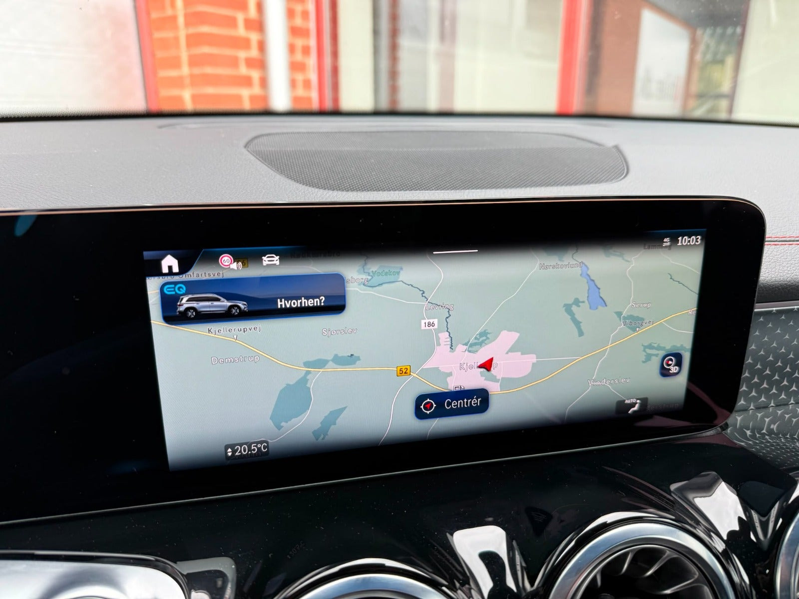 Hvid Mercedes EQB250+ fra 2024