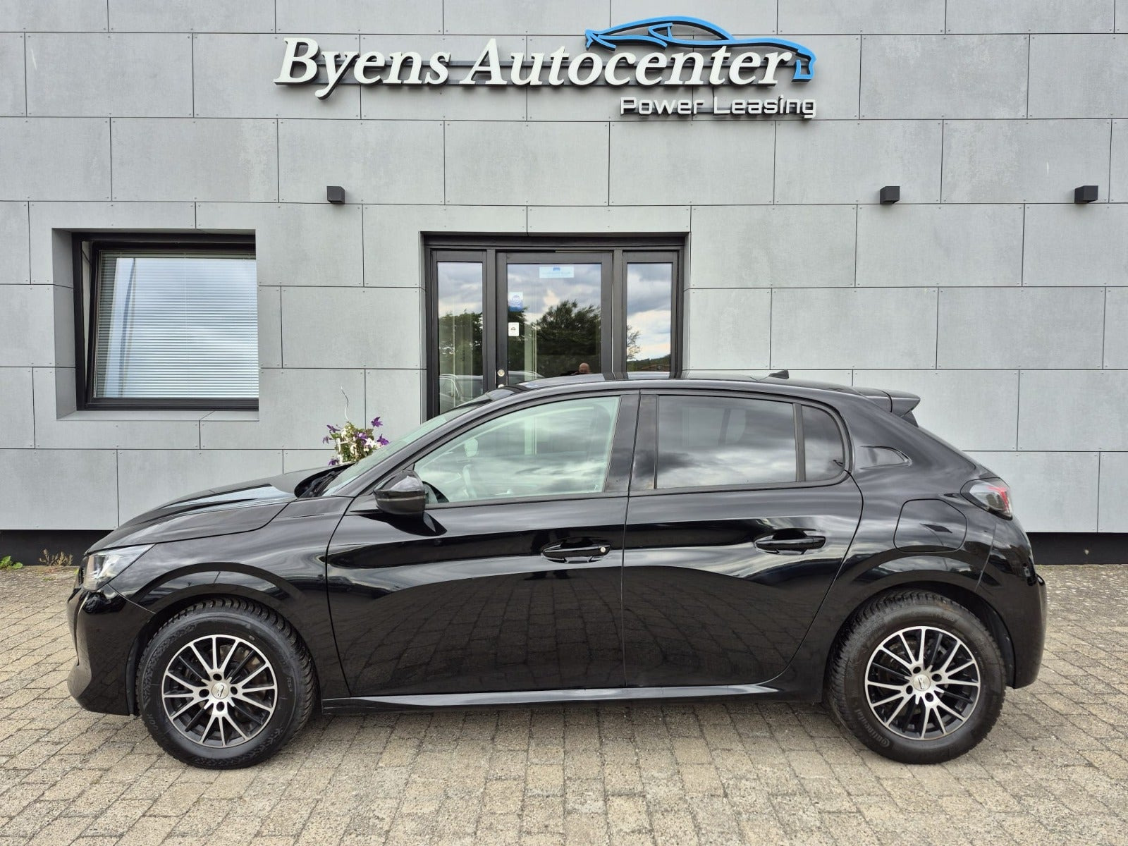Sort Peugeot 208 fra 2020