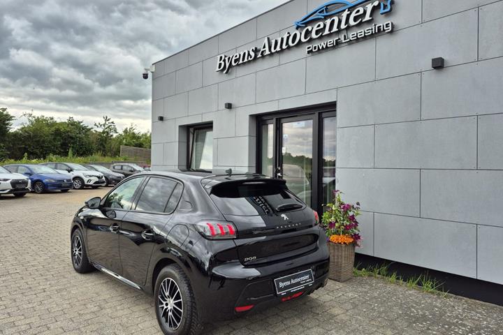 Sort Peugeot 208 fra 2020