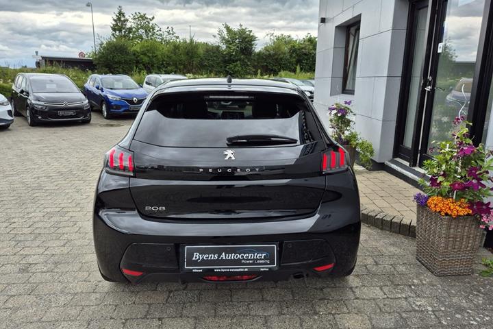 Sort Peugeot 208 fra 2020