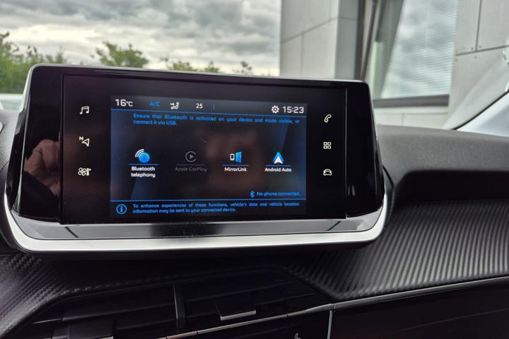 Sort Peugeot 208 fra 2020