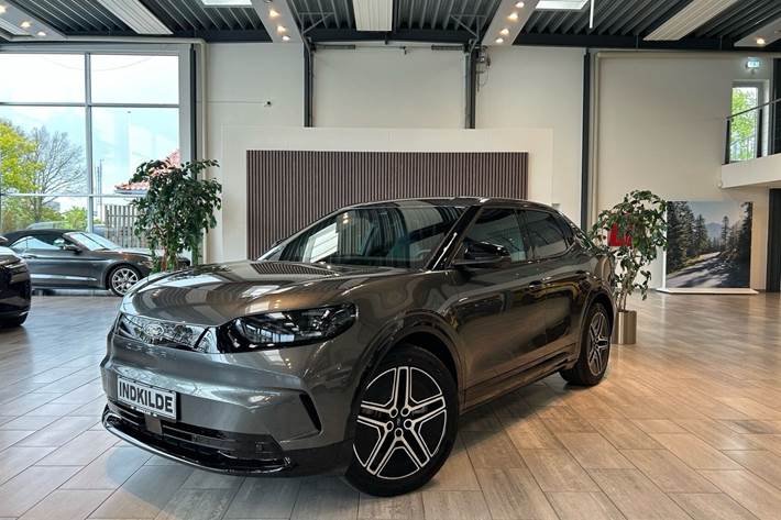 Grå Ford Capri fra 2025 set udefra